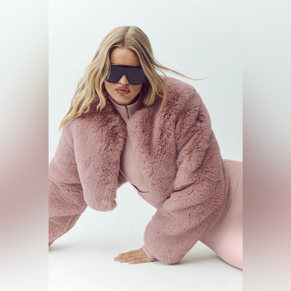 ALO YOGA | ✨NEW✨ Faux Fur Chic Cropped Jacket in Pink Champagne